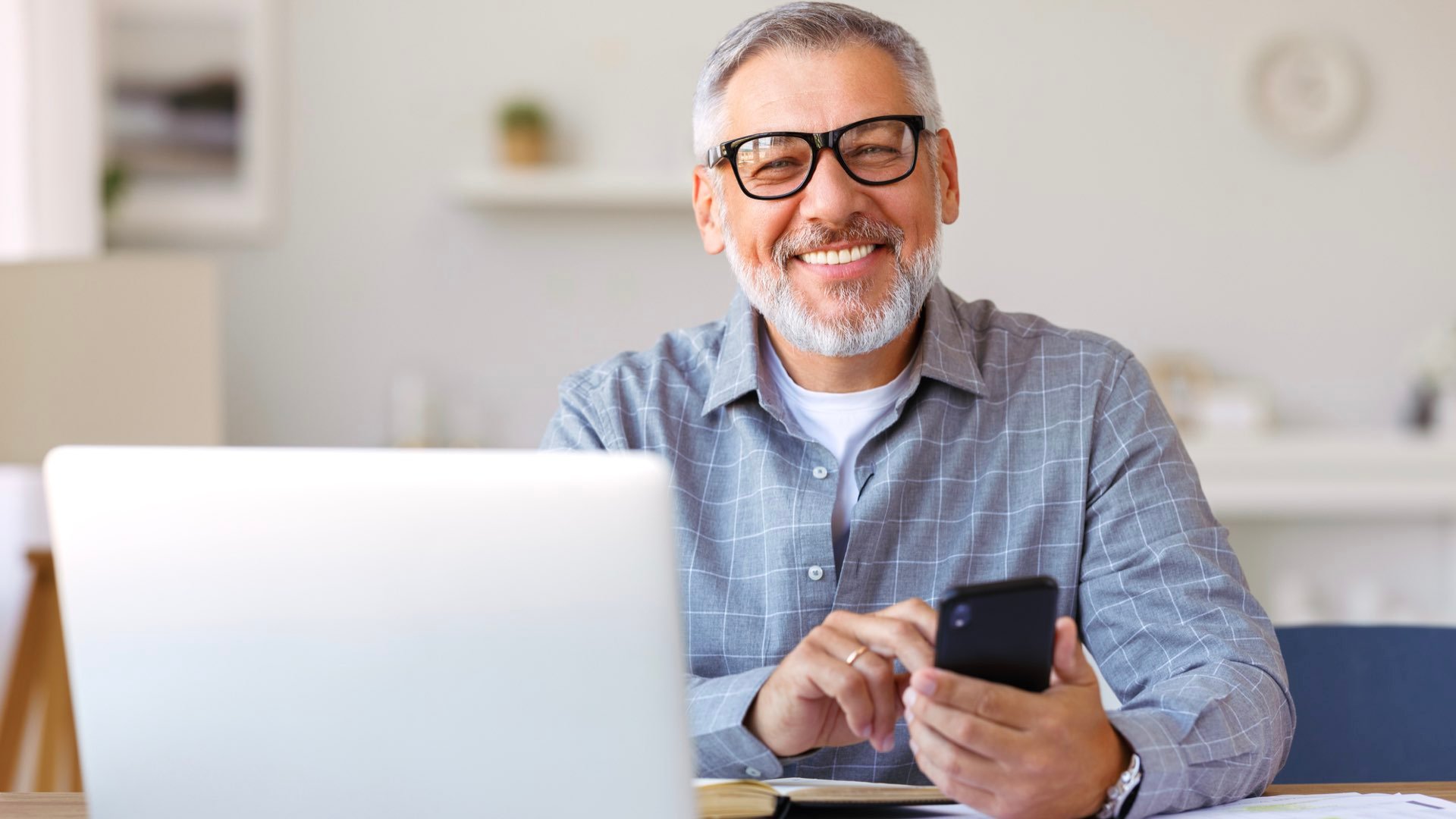 15 Side Jobs for Retirees to Operate From Their Home